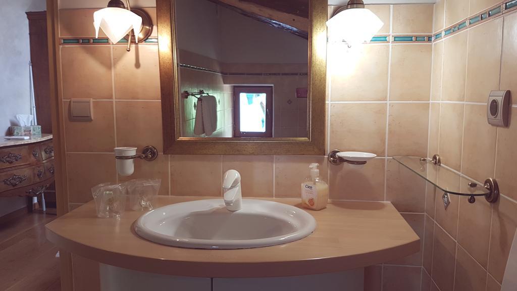 Chambre D'Hotes Moulin Urketa Ayherre Rum bild