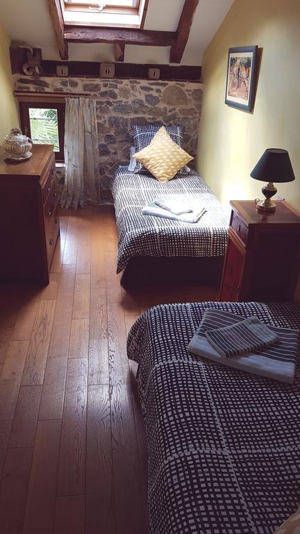 Chambre D'Hotes Moulin Urketa Ayherre Rum bild